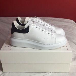 BRAND NEW Alexander McQueen oversized sneakers